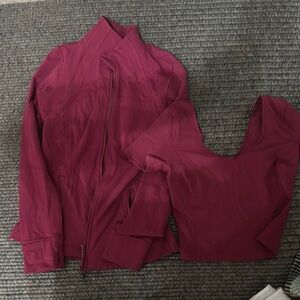 Jacket and shirt go as a set. It’s like a Burberry color. Very pretty.